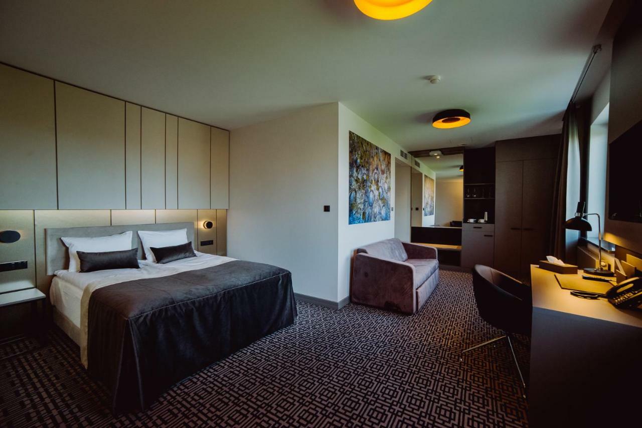 Hotel Evva Тарнобжег Екстериор снимка