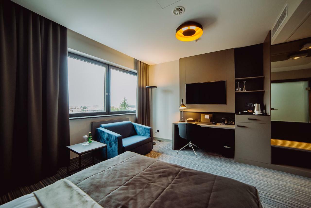 Hotel Evva Тарнобжег Екстериор снимка