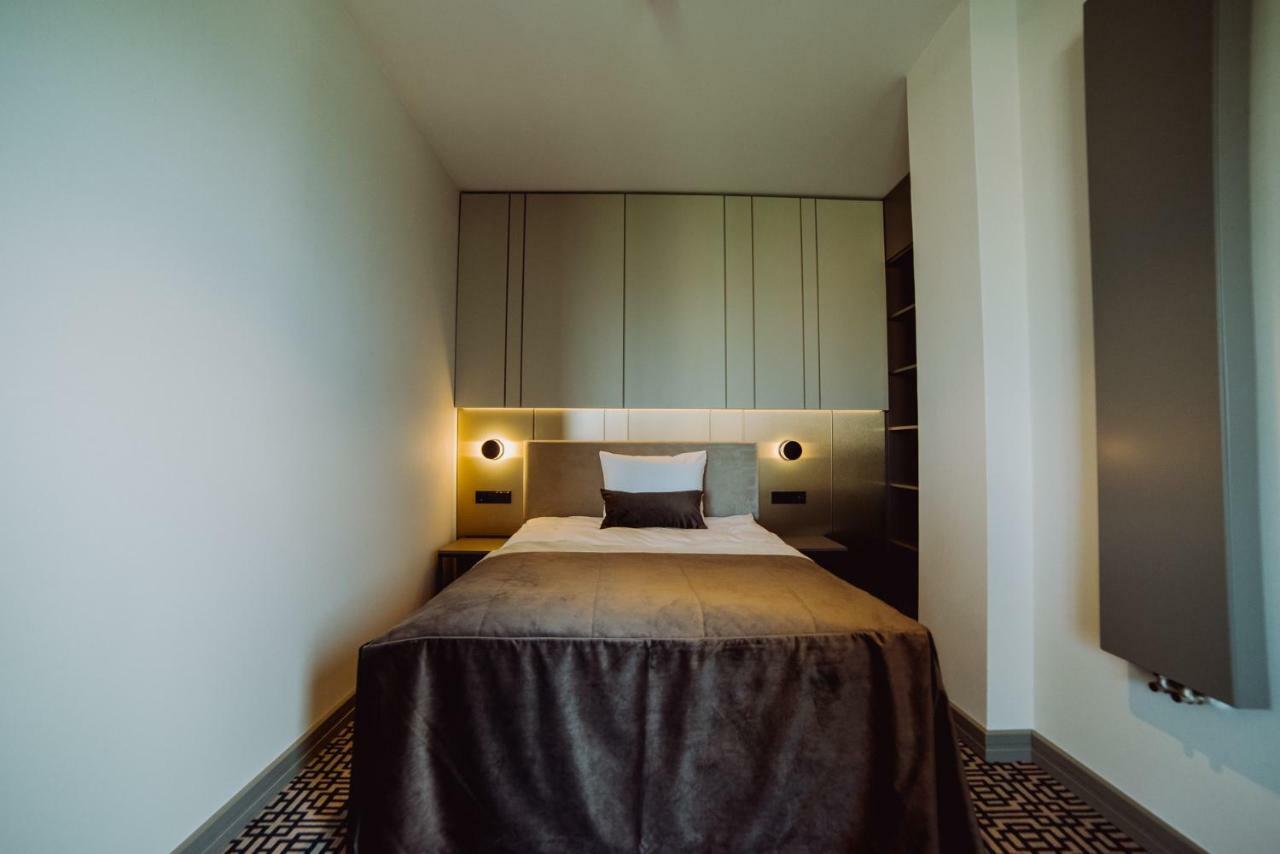 Hotel Evva Тарнобжег Екстериор снимка
