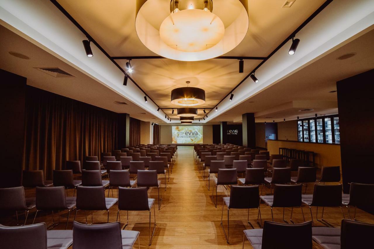 Hotel Evva Тарнобжег Екстериор снимка