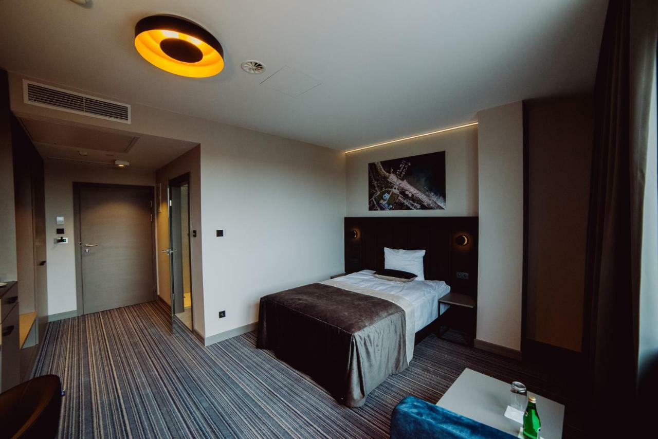 Hotel Evva Тарнобжег Екстериор снимка