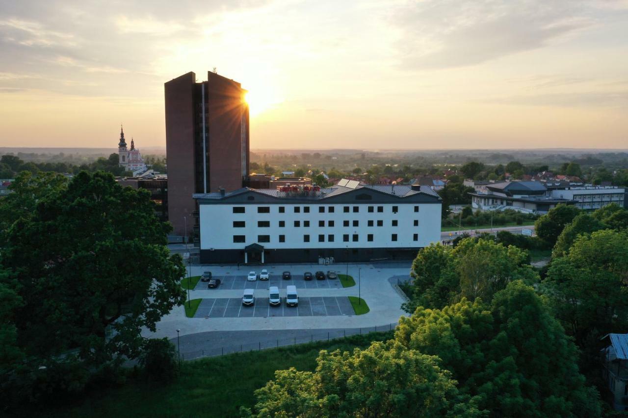 Hotel Evva Тарнобжег Екстериор снимка
